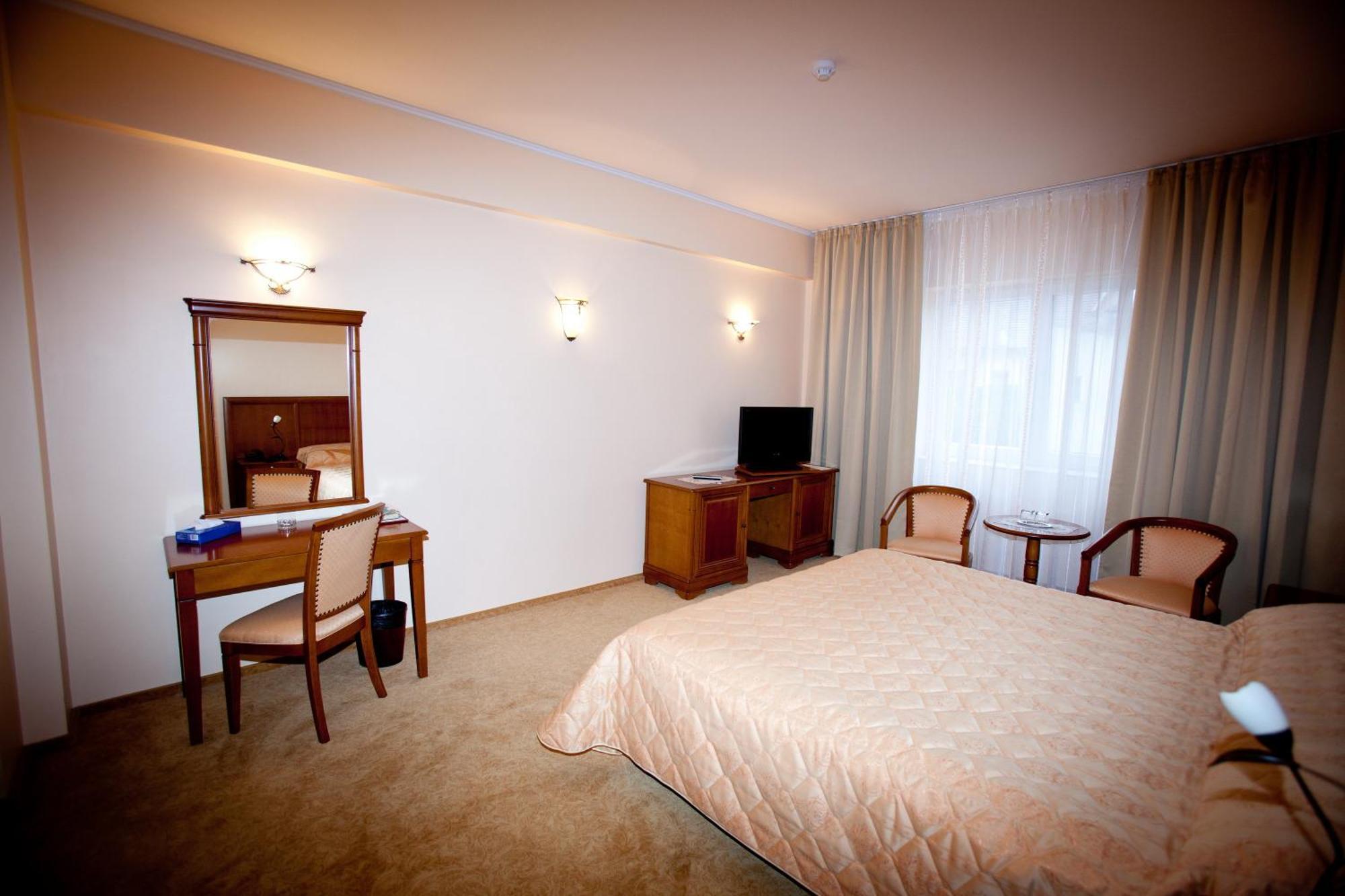 Hotel Maxim Oradea Luaran gambar