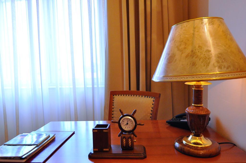 Hotel Maxim Oradea Luaran gambar