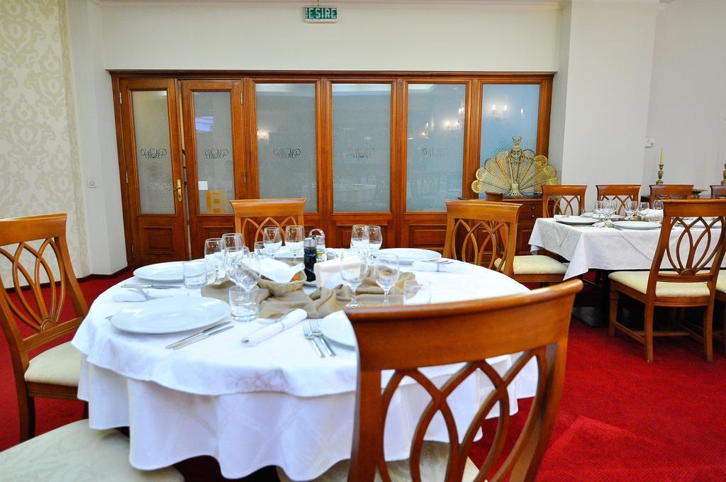 Hotel Maxim Oradea Luaran gambar