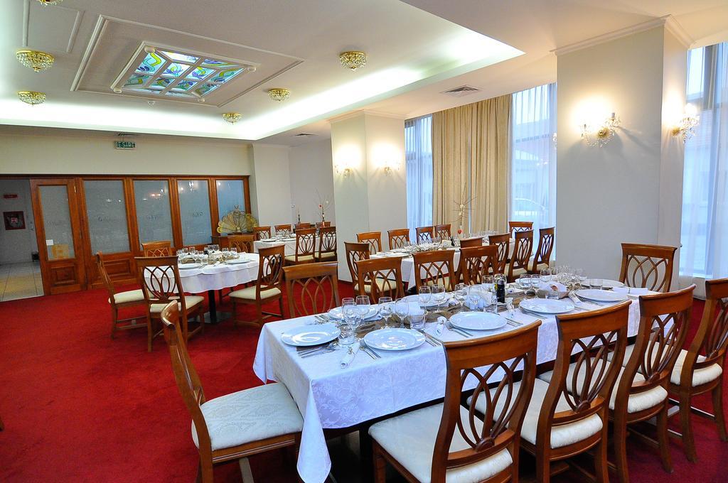 Hotel Maxim Oradea Luaran gambar