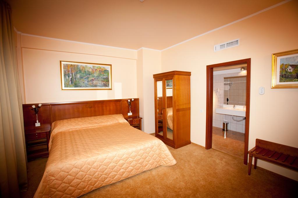 Hotel Maxim Oradea Luaran gambar
